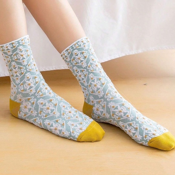 Cozy Textured Print Multicolor Mid Length Sock Set - Picture 3 of 5